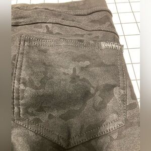 Sanctuary Women’s Small Black Camouflage Pants